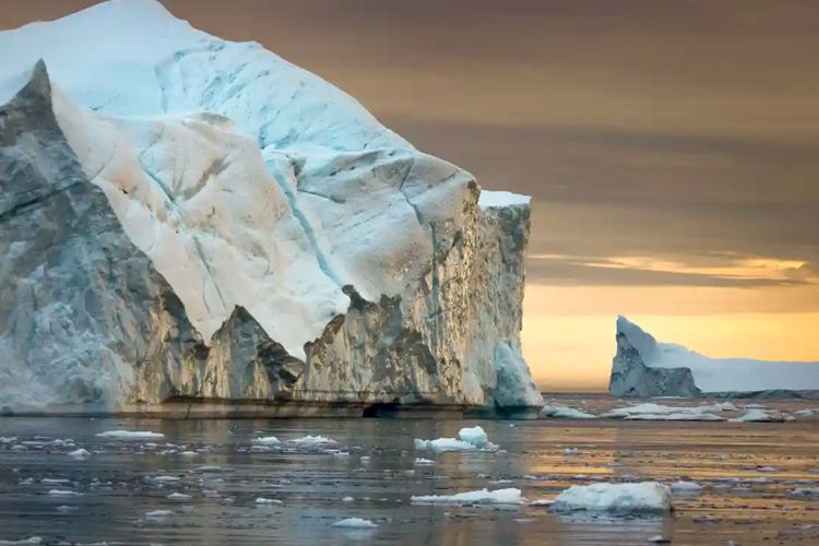 Melting glaciers and ice sheets around the world causing concern over climate - Photo by Hollandse Hoogte-Rex-Shutterstock-The Guardian